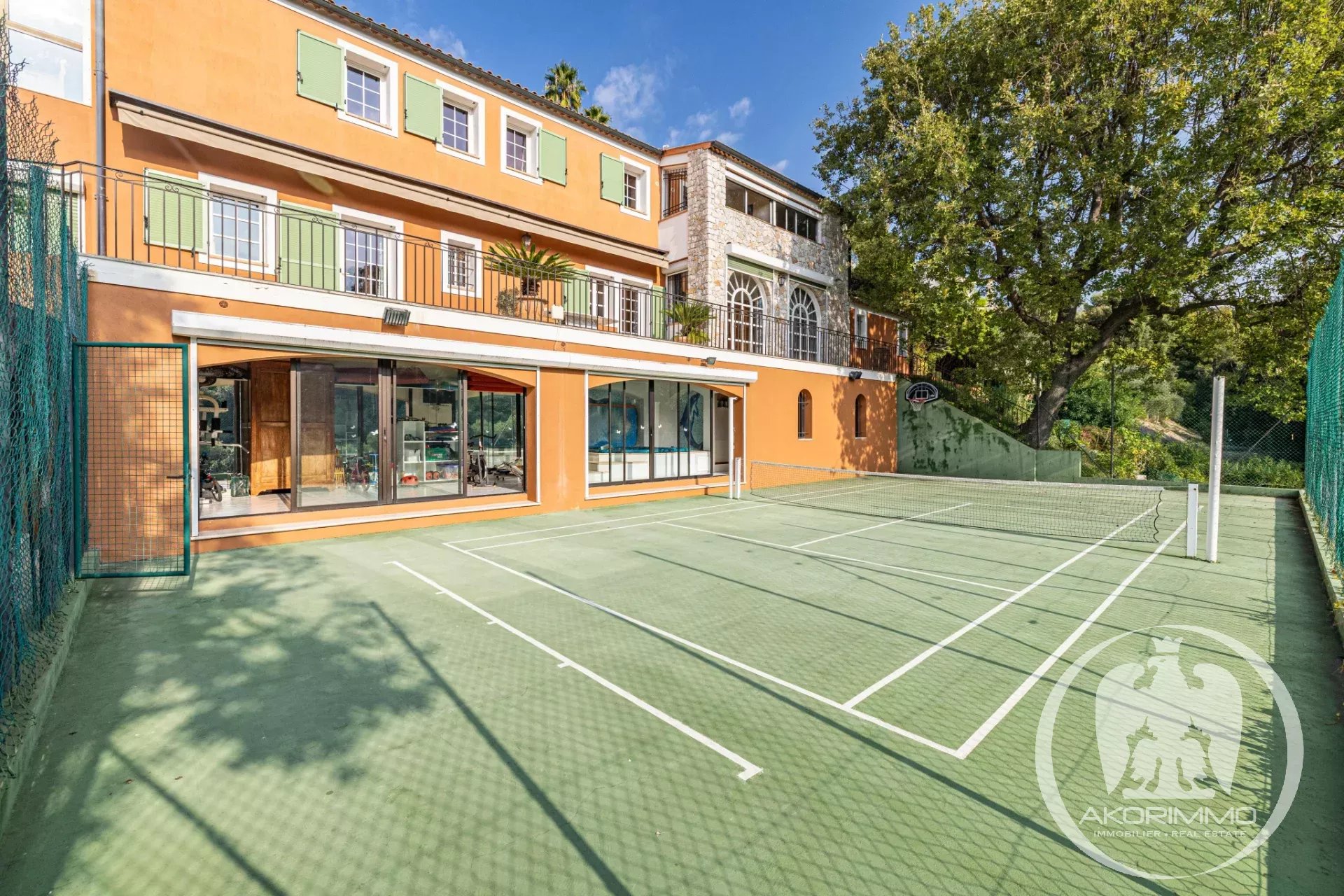 Huis  - 13 kamers  - 545.0 m2 -  1.699.000 € - Te koop