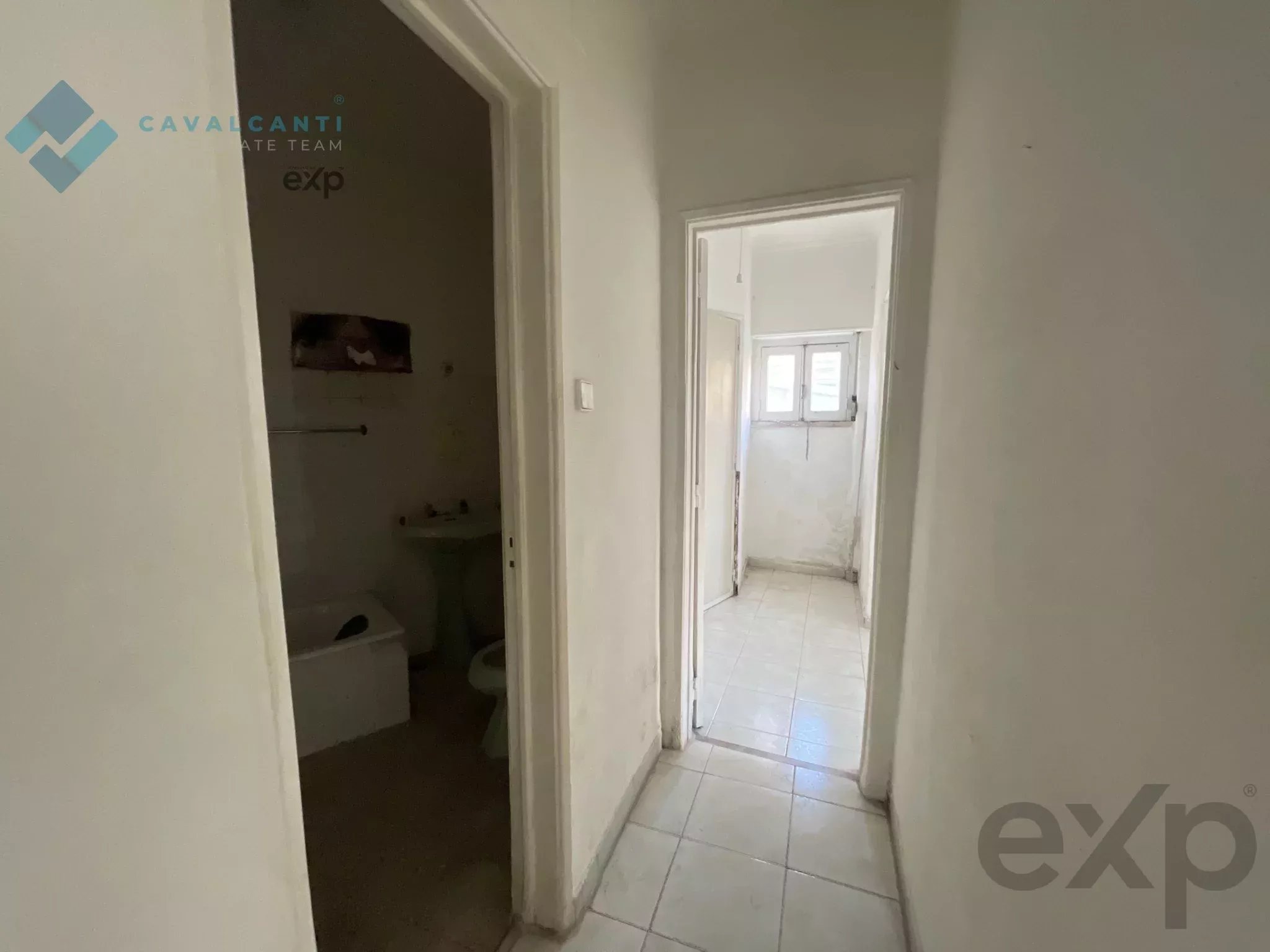 T2 to remodel - Carnaxide | Ideal for own home or investment 2790-005 image 27