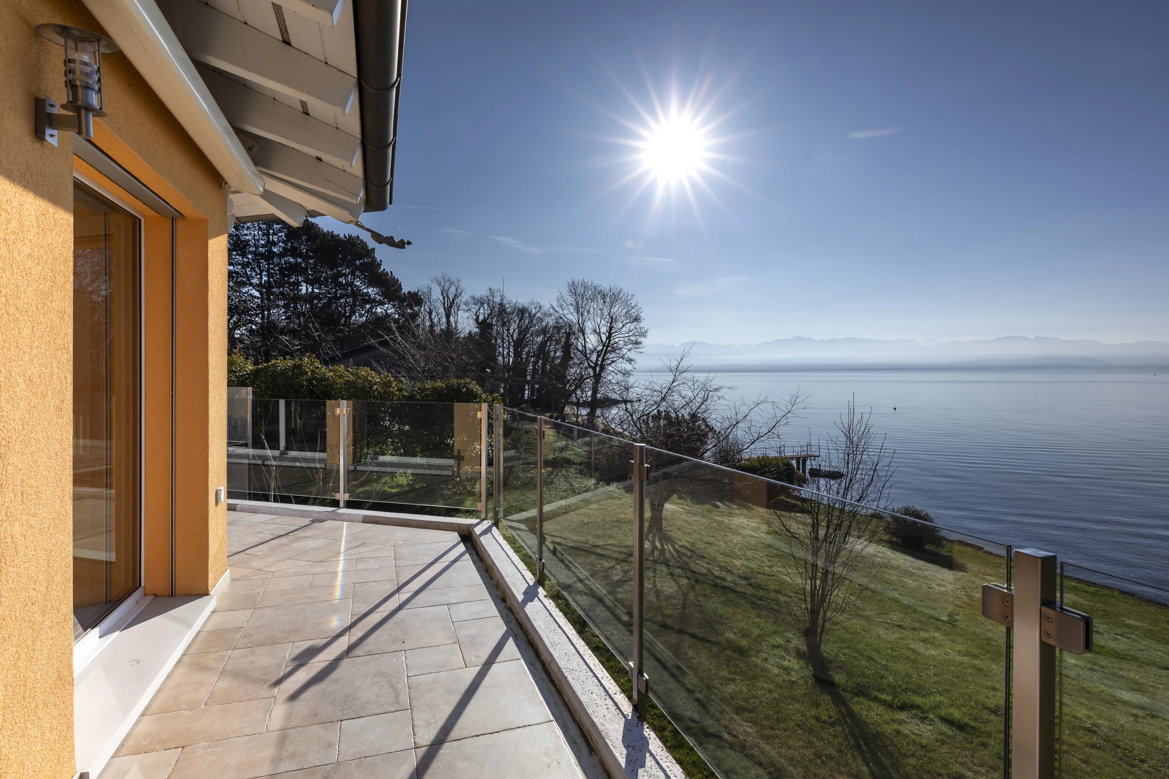 Villa direkt am Wasser