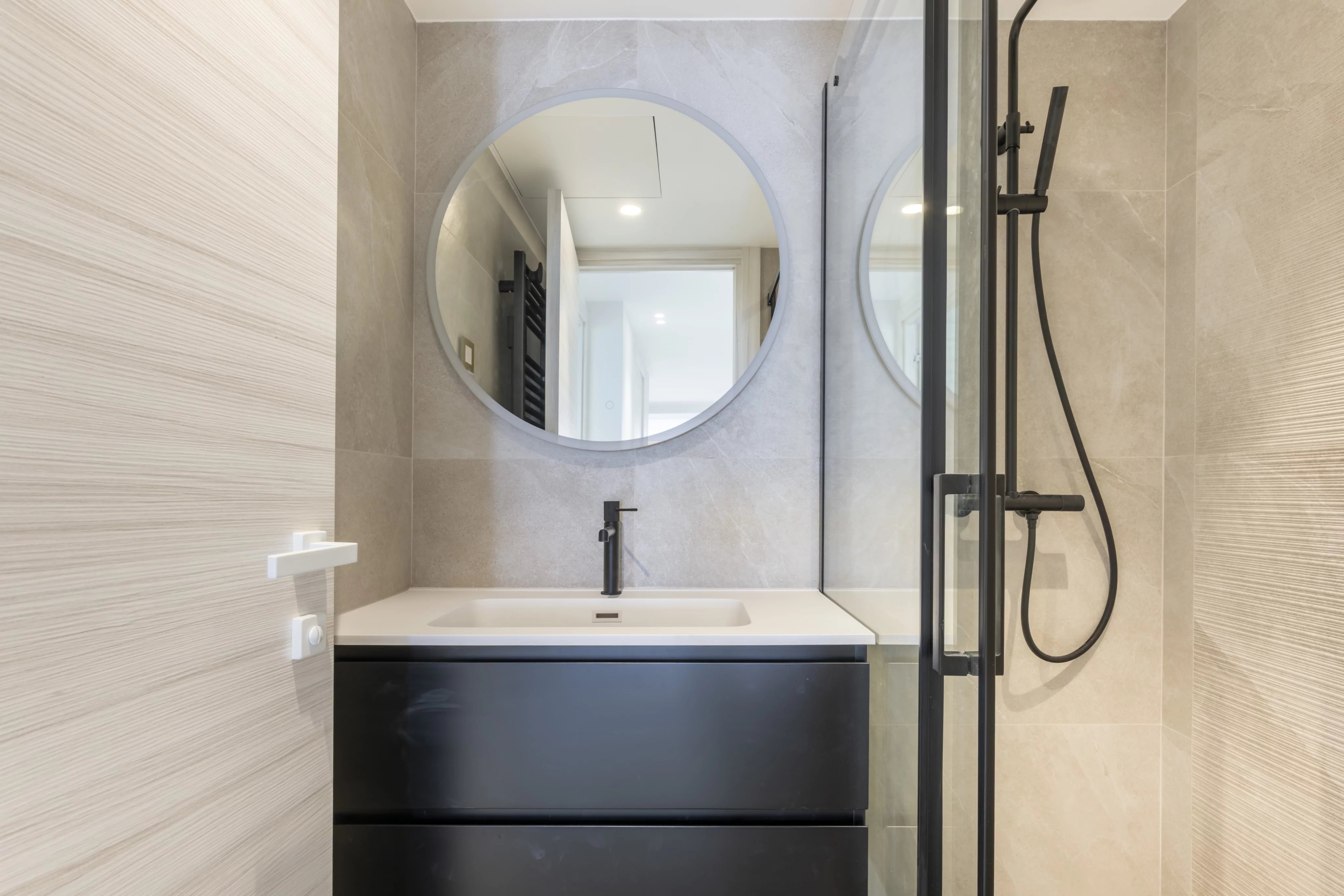  Image of Apartment - 2 Bedrooms for Sale in Alpes-Maritimes-Cannes-France, Image 15