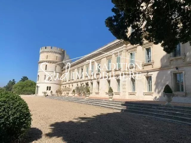UN CHATEAU AU COEUR DES ALPILLES