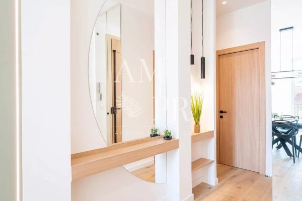 Cannes Banane – 4-room flat, 90 m² – Top floor with south-facing balcony — photo 6
