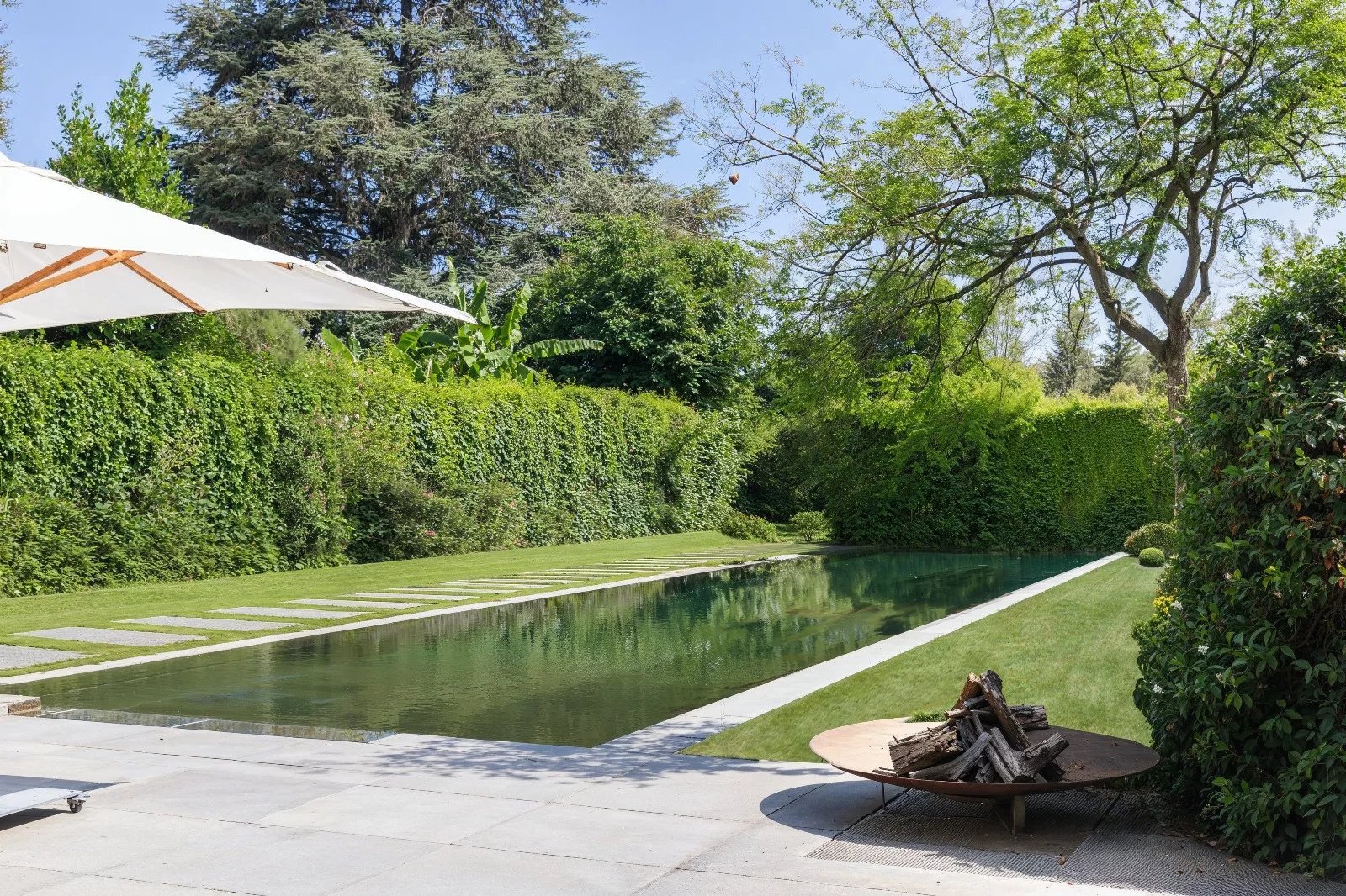 Villa de luxe de 4 chambres au centre de Saint-Jean avec terrain plat
