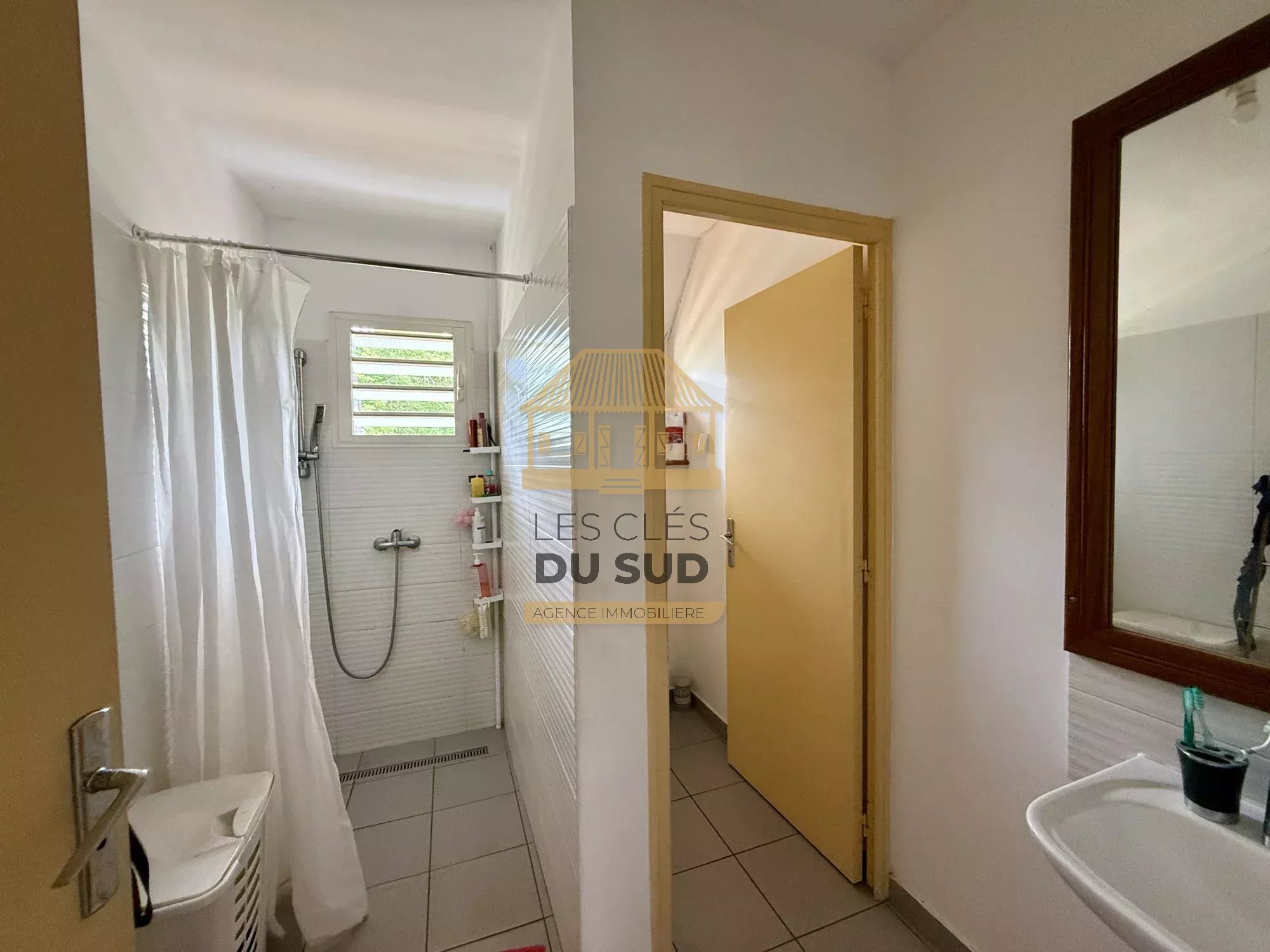 A VENDRE - APPARTEMENT DE TYPE T3 DE 60 M2 ENVIRON - ETANG SALÉ - 147 000 €
