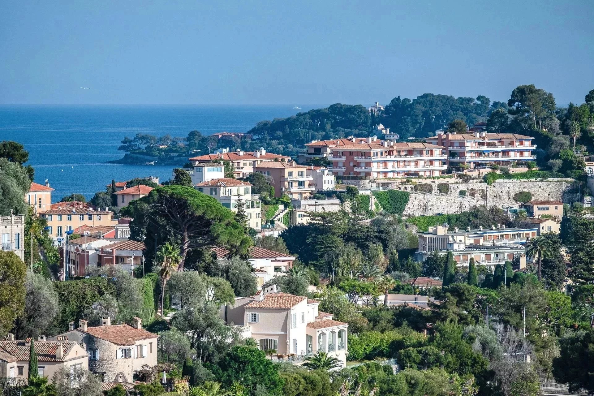 Luxury 4-bedroom with sea-views