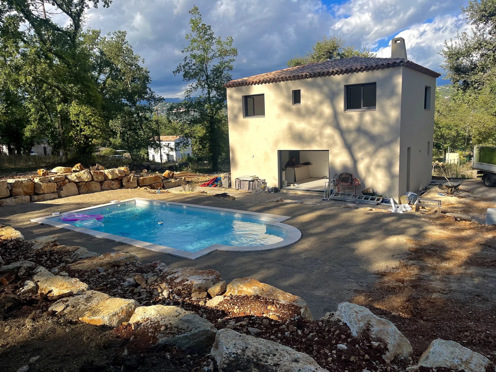 Maison neuve avec piscine