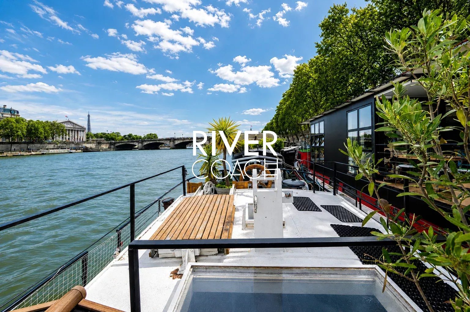 Péniche à vendre avec terrasse et vue panoramique sur les monuments de Paris – Tuileries - Concorde, Paris 8ème arrondissement.
