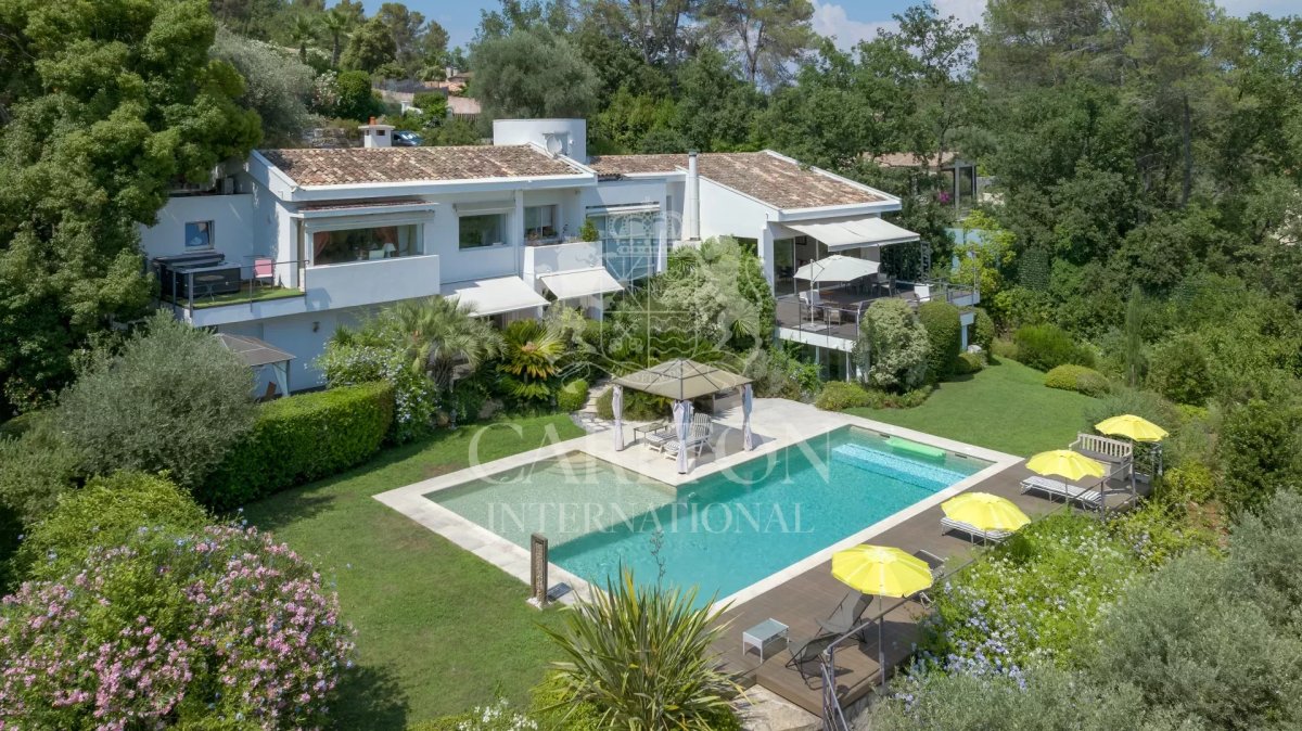 Villa Contemporaine dans Domaine proche Village de Valbonne