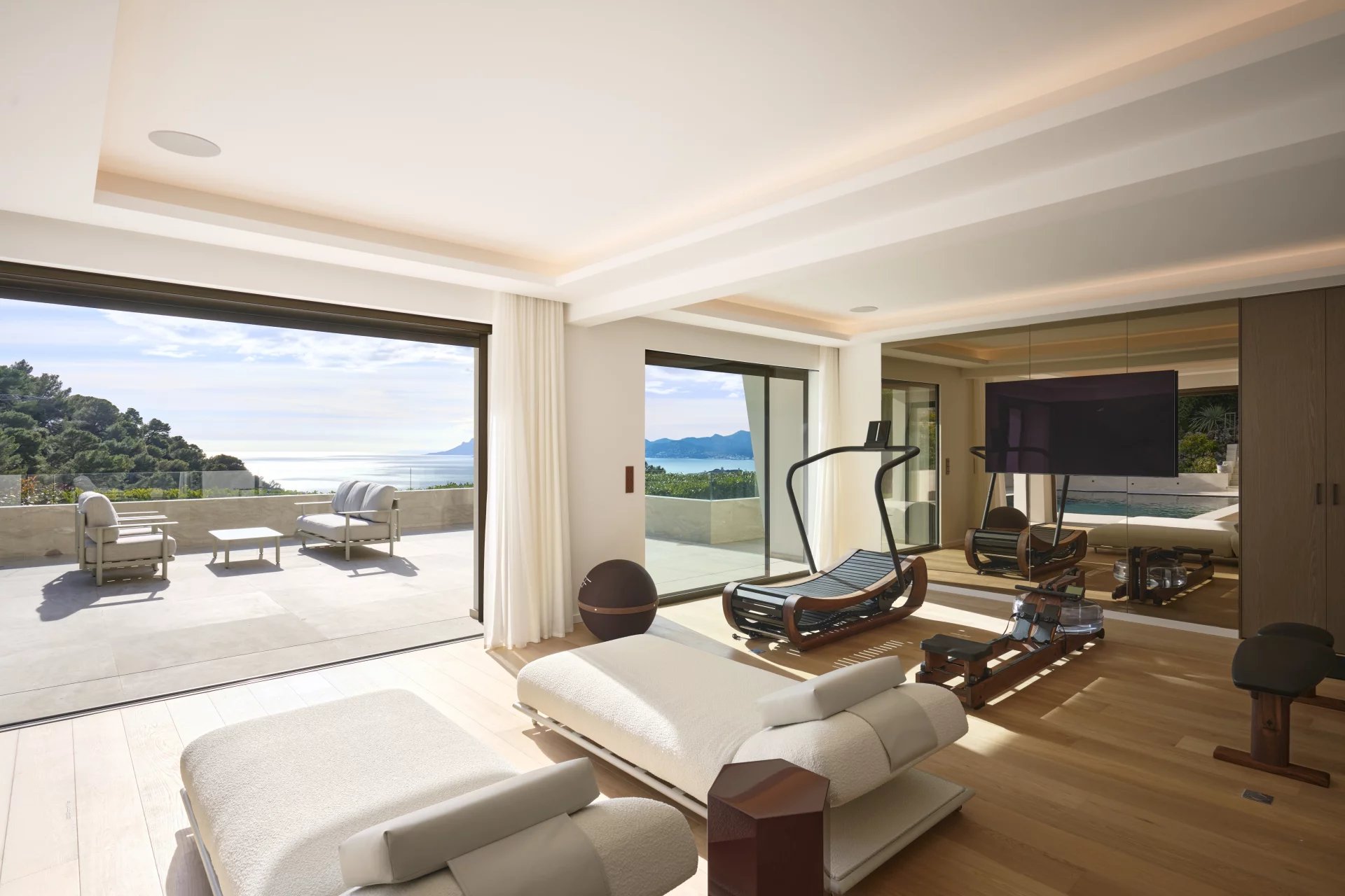  Image of Villa - 5 Bedrooms - 5 Bathrooms for Sale in Alpes-Maritimes-Cannes-France, Image 13