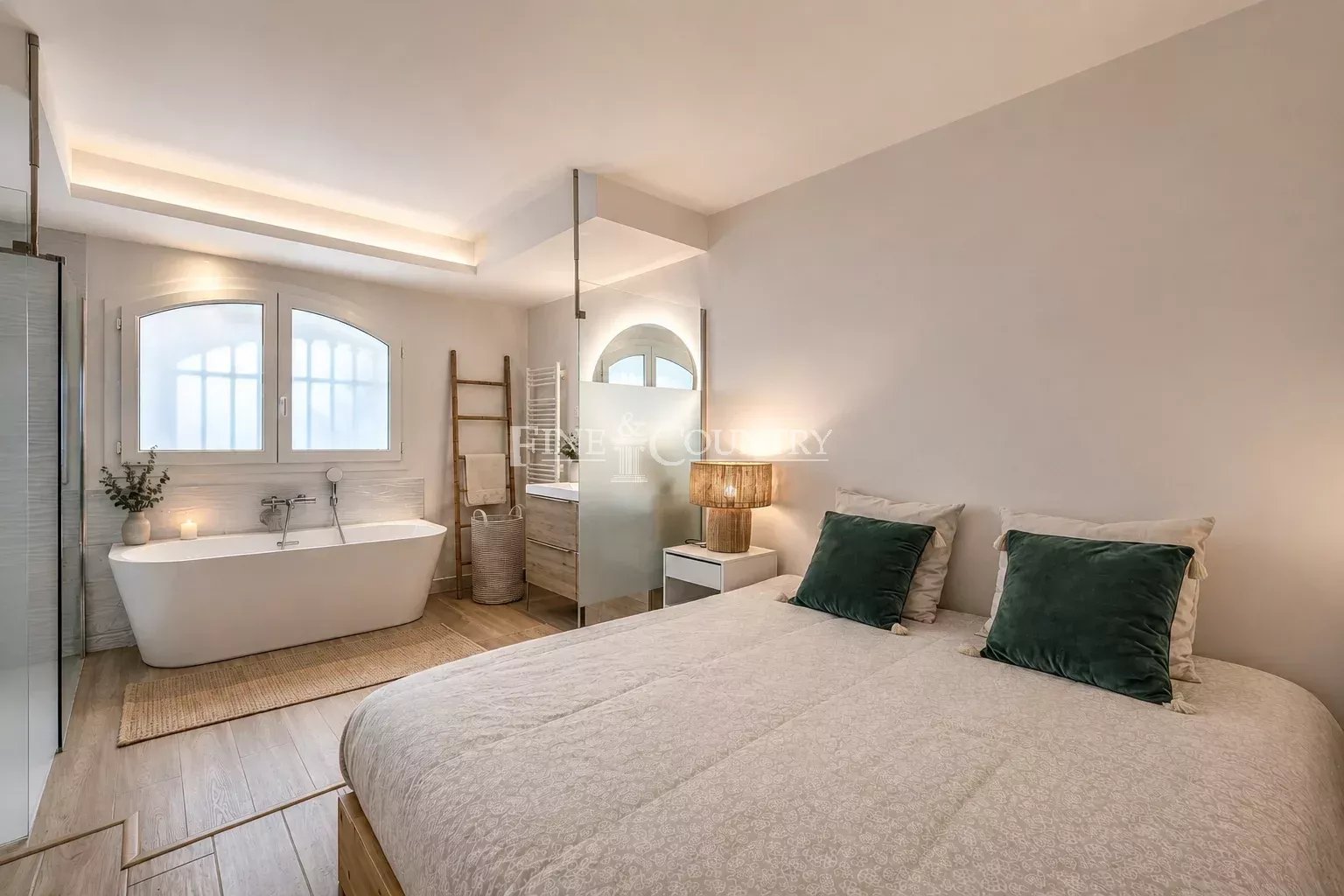 Photo of For sale  Villa in Valbonne - Panoramic view