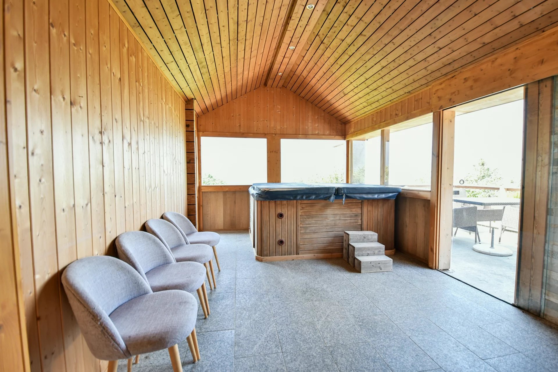 Chalet familial d’exception avec jacuzzi et vue imprenable