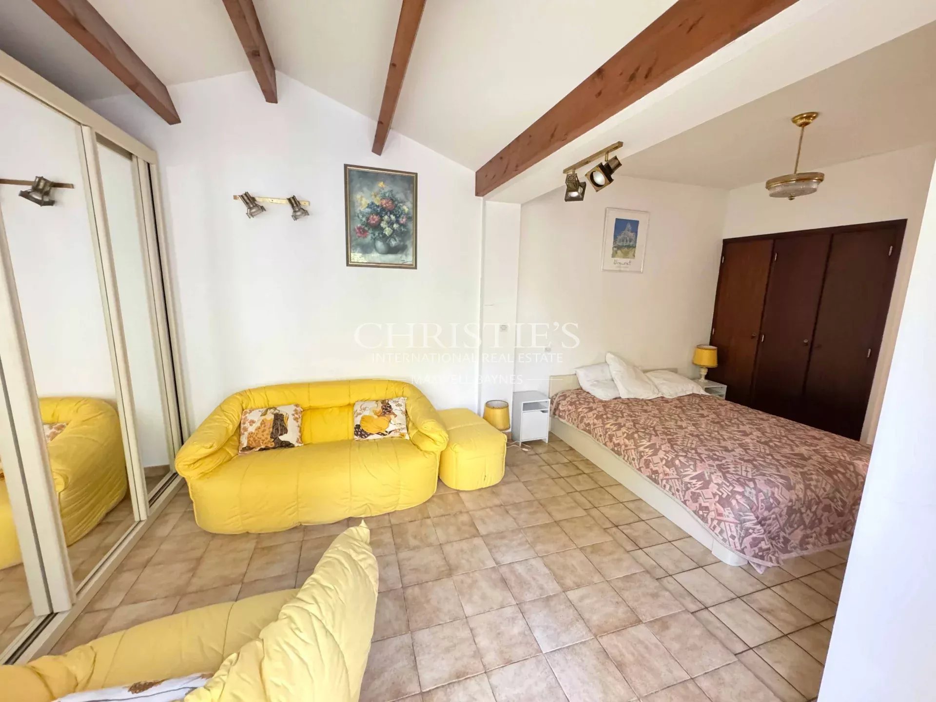 6 Bedroom Villa/Townhouse's Image 29
