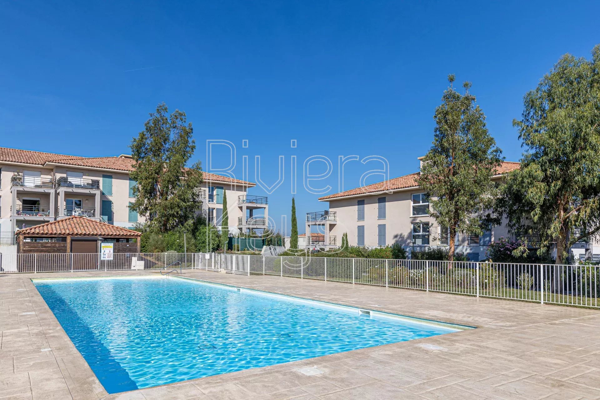 SOUS OFFRE - 3 pièces, dernier étage, terrasse, échapée mer, piscine, golf, Roquebrune-sur-Argens