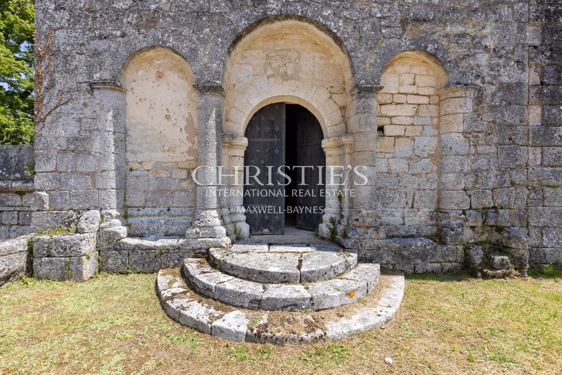 9 Bedroom Chateau's Image 28