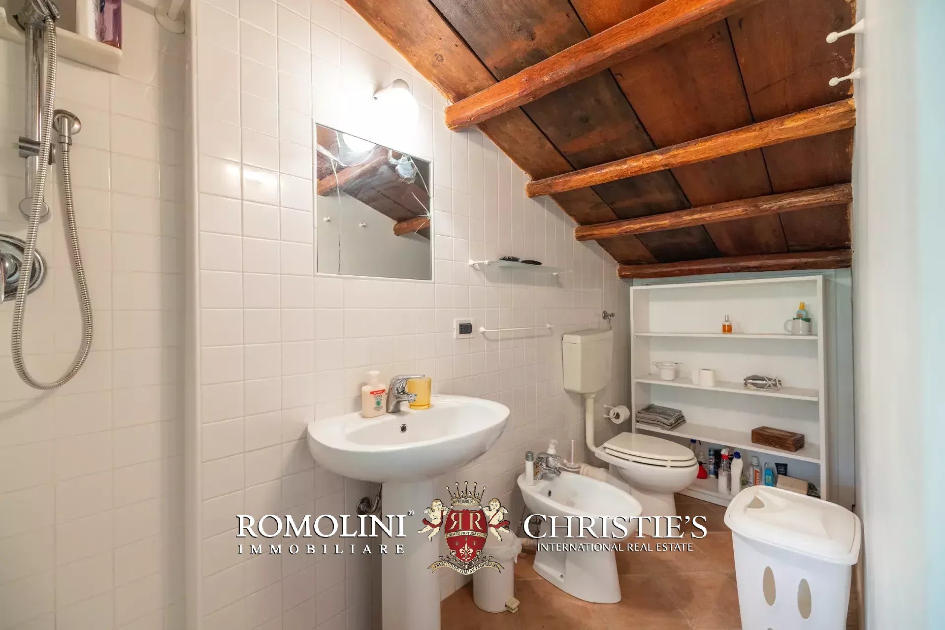 8 Bedroom Villa/Townhouse's Image 35