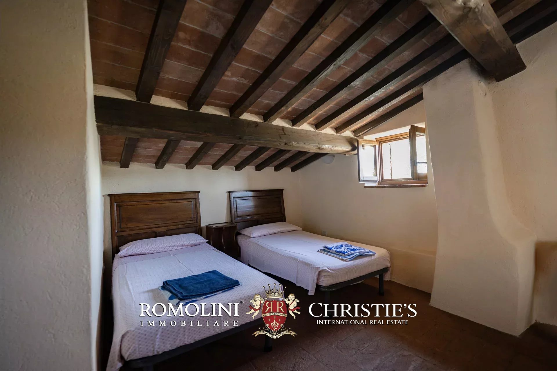 8 Bedroom Villa/Townhouse's Image 39