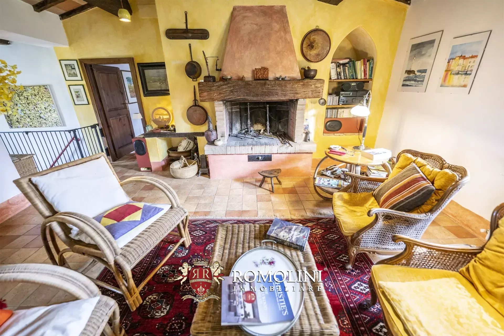 RUSTIC FARMHOUSE WITH POOL FOR SALE IN MOUNT AMIATA, MAREMMA