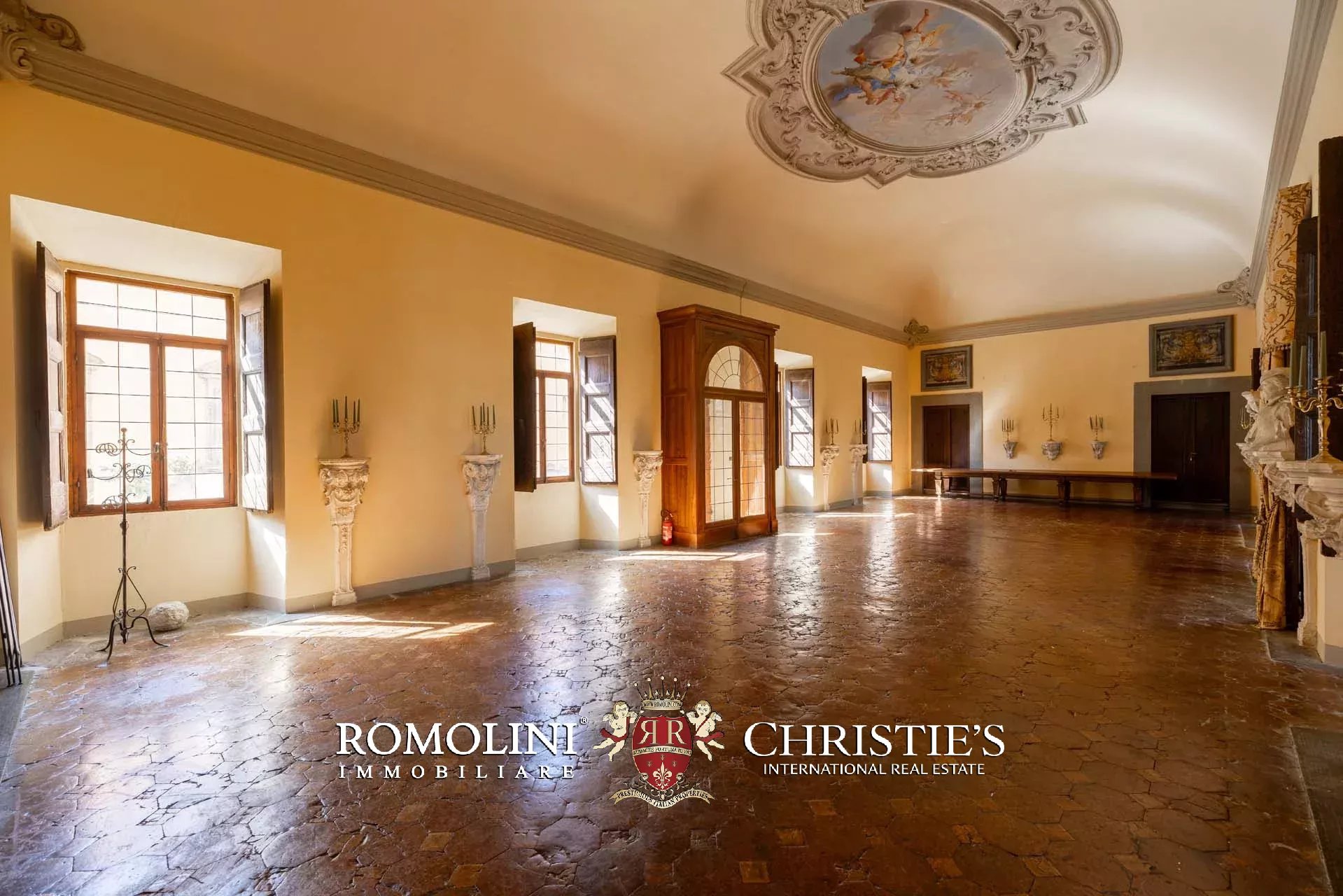 71 Bedroom Chateau's Image 44