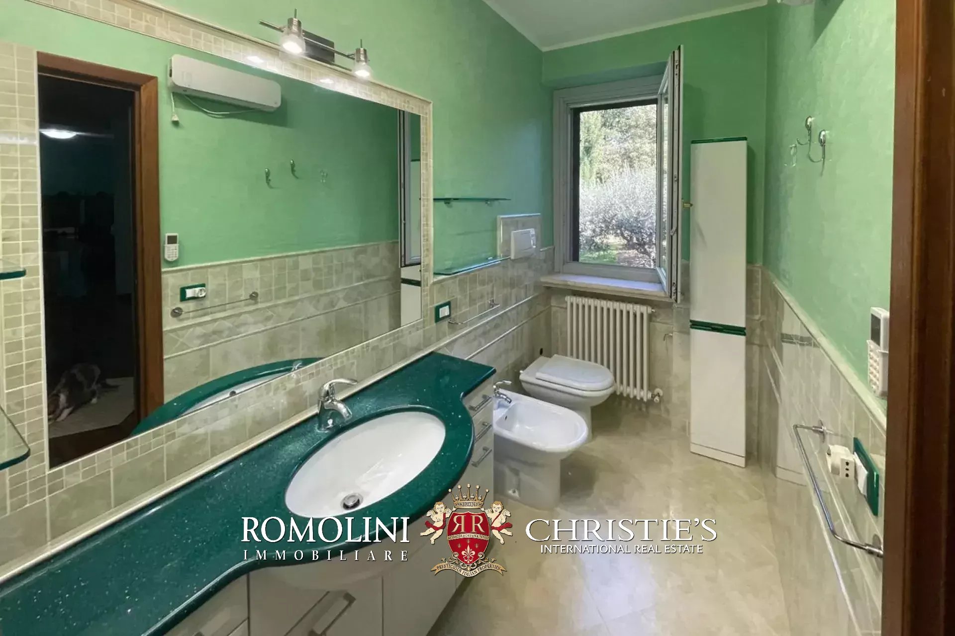 7 Bedroom Villa/Townhouse's Image 21