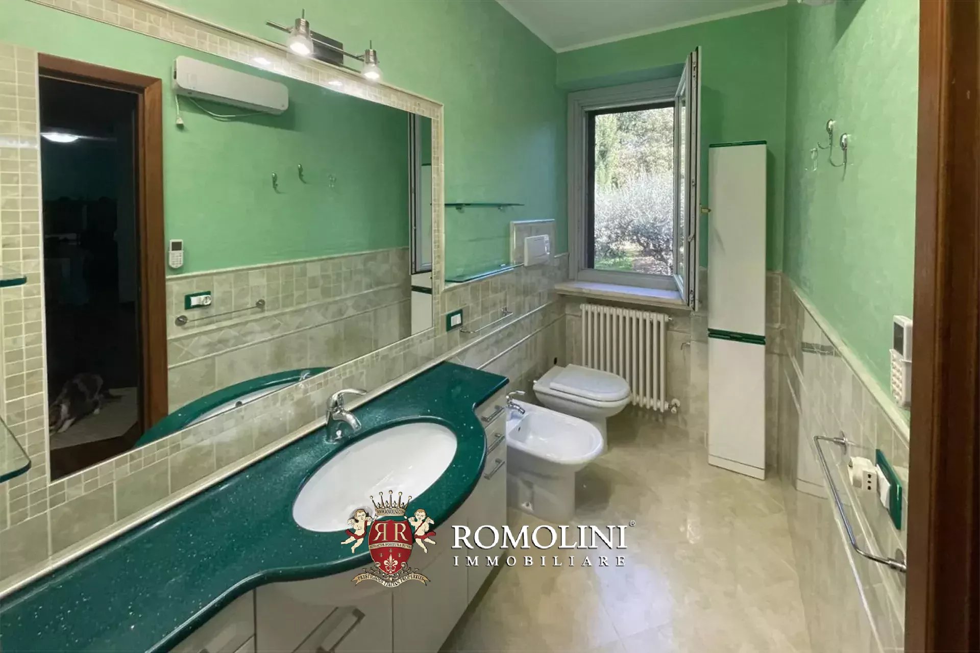 7 Bedroom Villa/Townhouse's Image 21