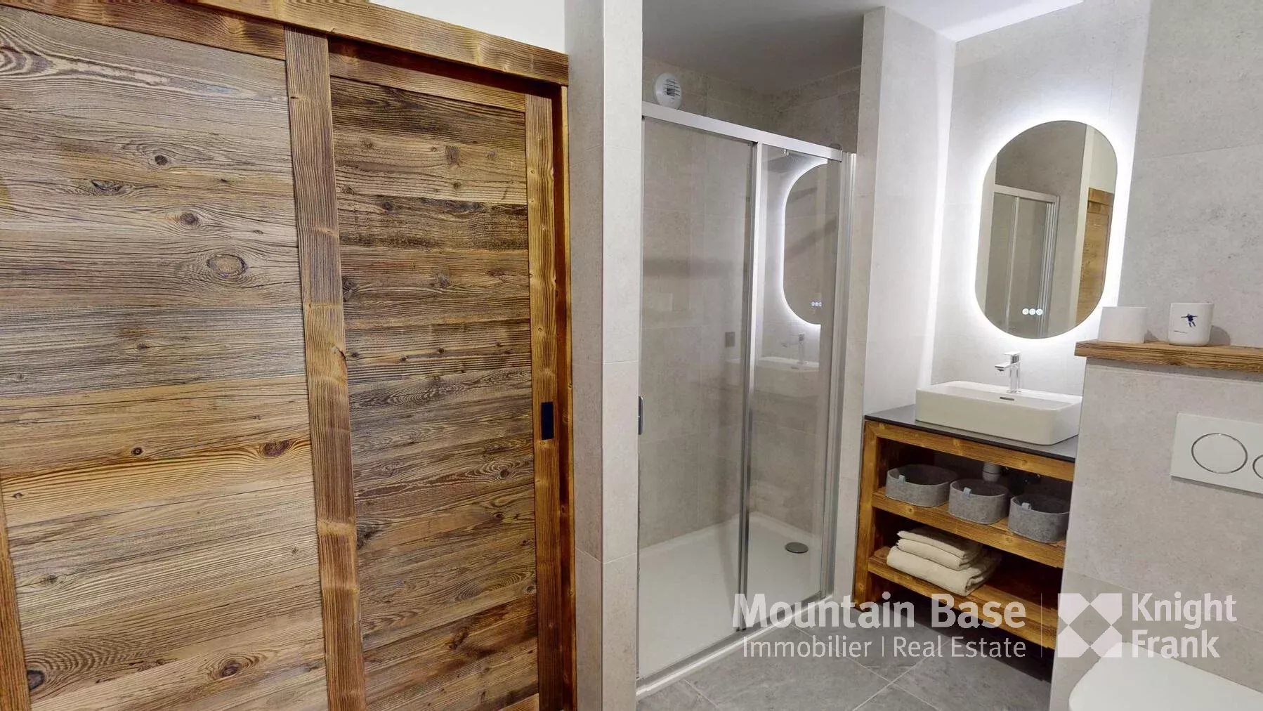 Superb new 5-bedroom chalet ideally located Accommodation in Chamonix