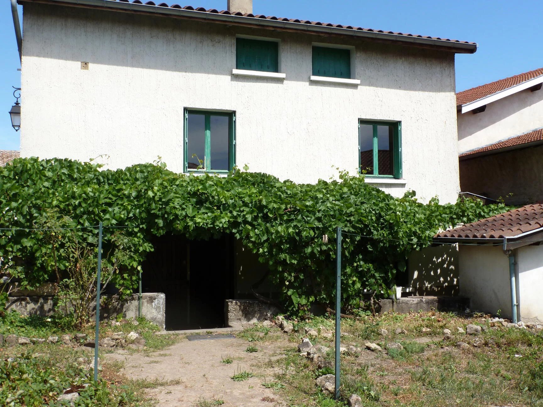 MAISON DE VILLAGE AVEC JARDIN