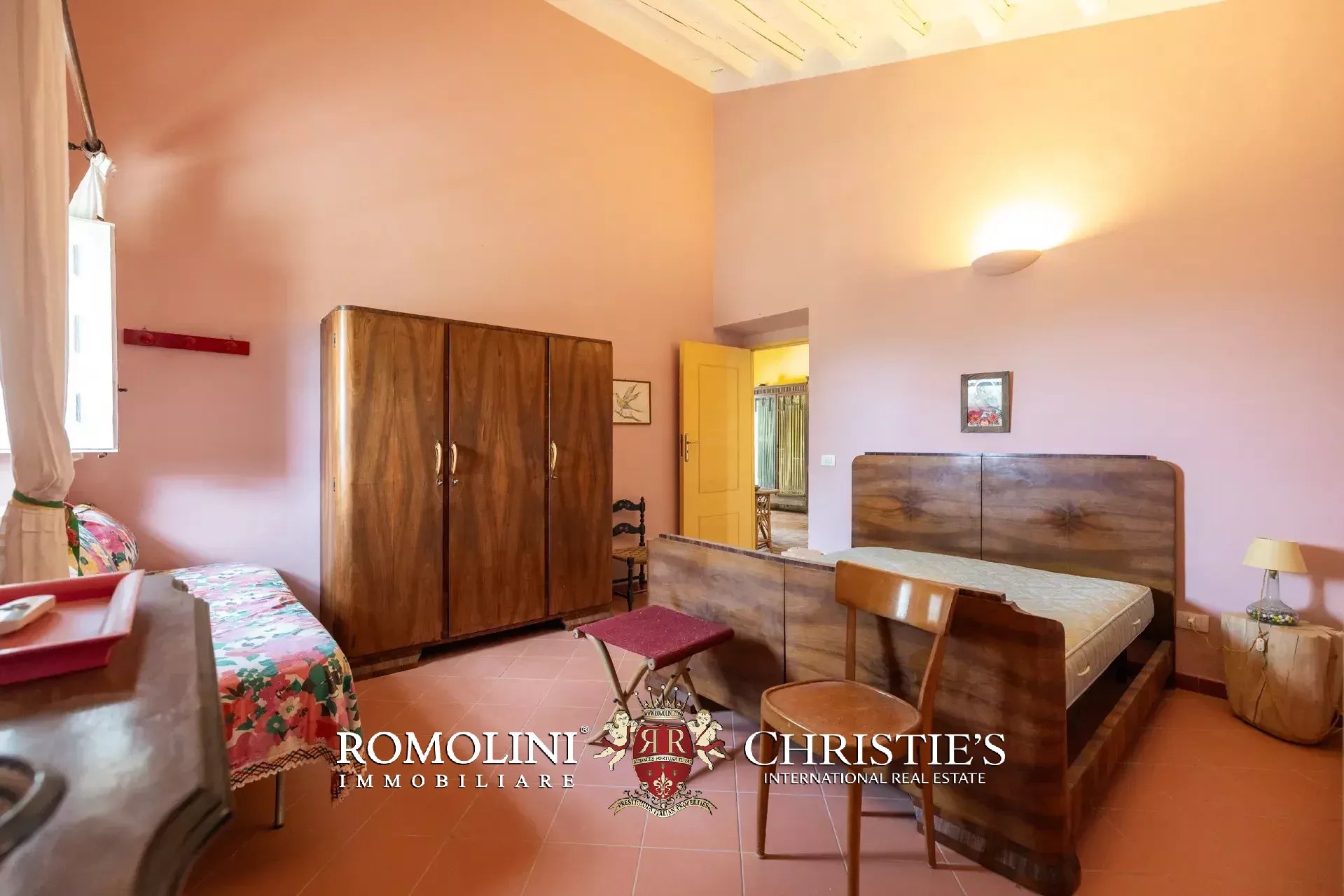 8 Bedroom Villa/Townhouse's Image 40
