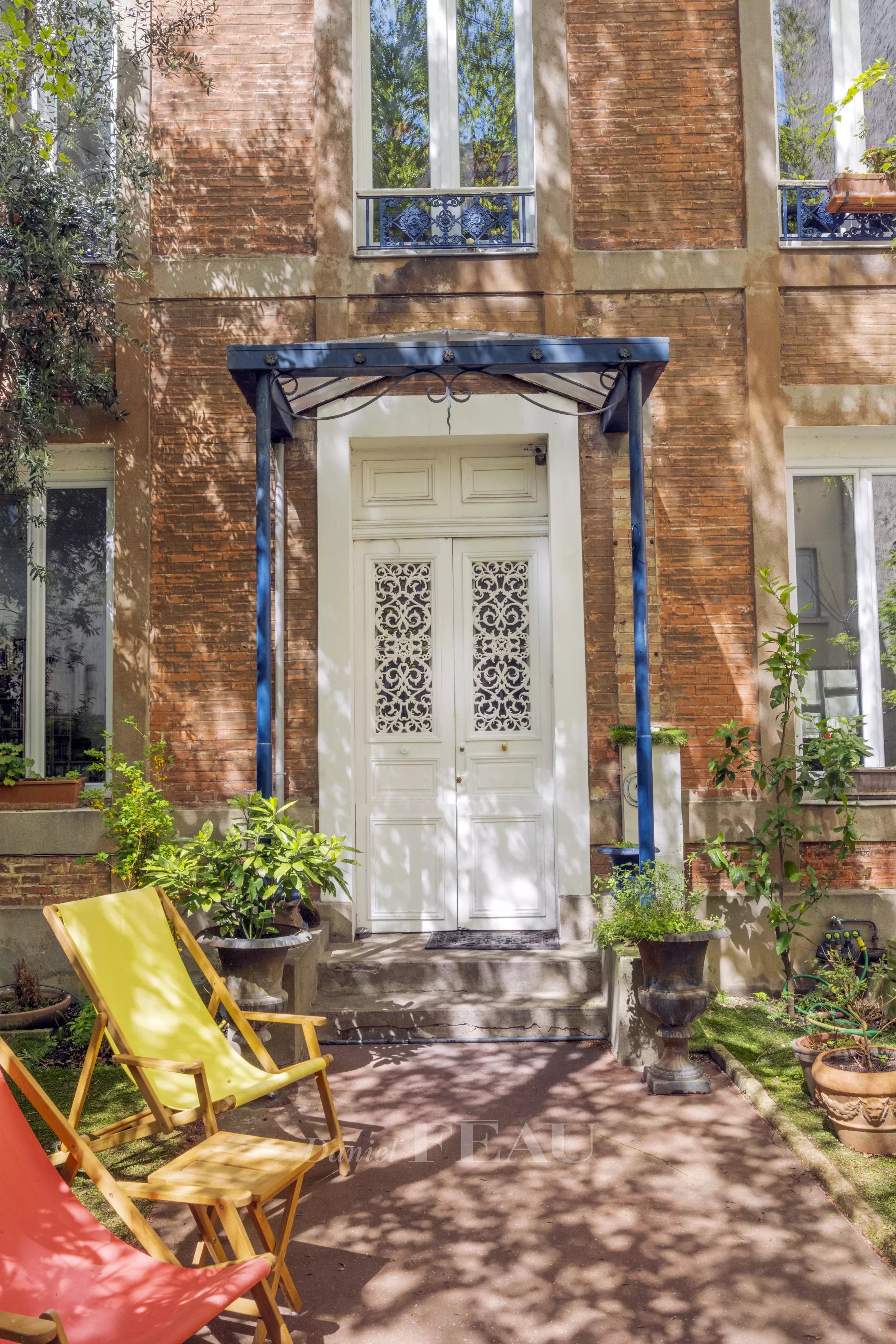 Paris VIIe - Grenelle/Cler - Maison avec jardin de 100 m² et toit-terrasse