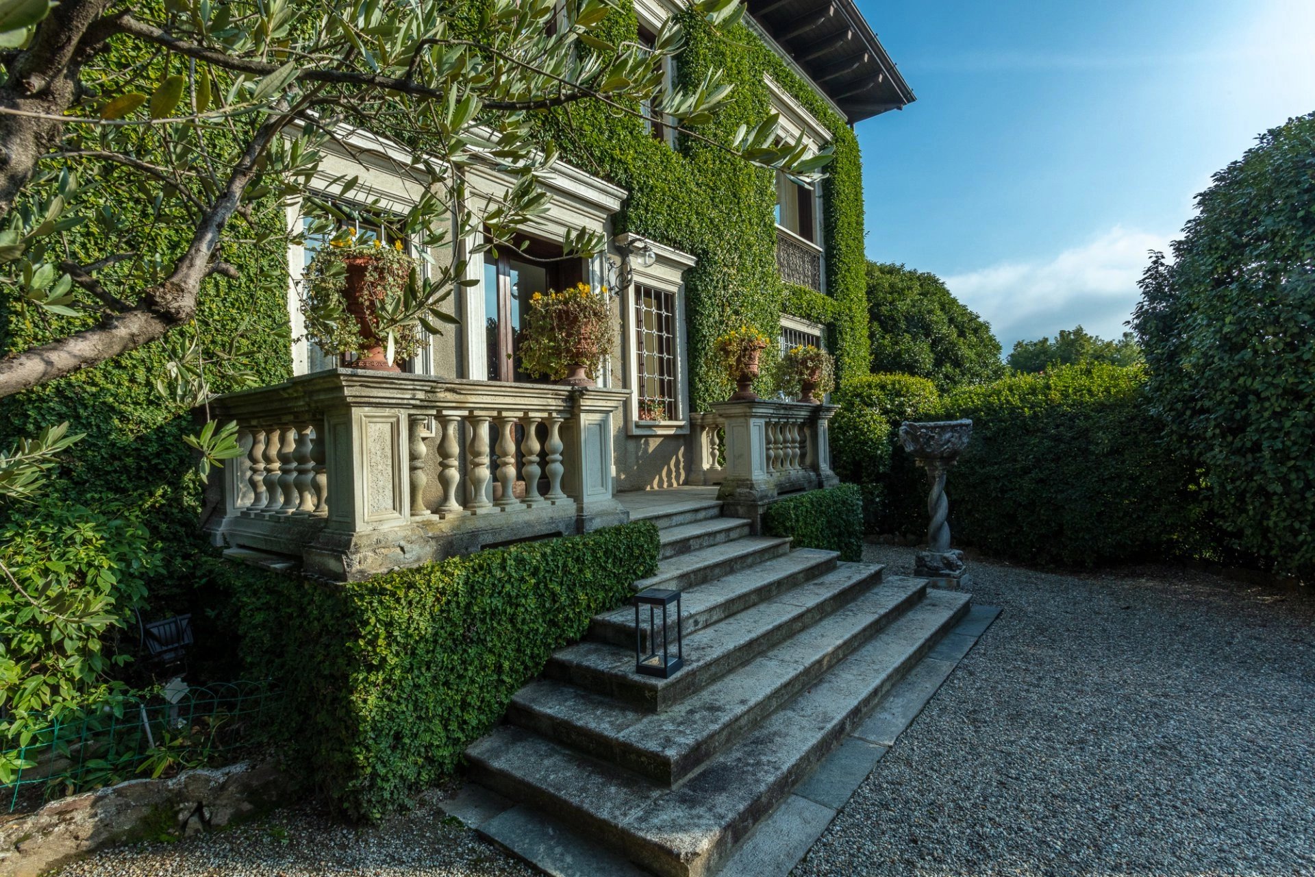 A Verbania Lac Majeur Prestigieuse villa d'époque avec parc séculaire et piscine