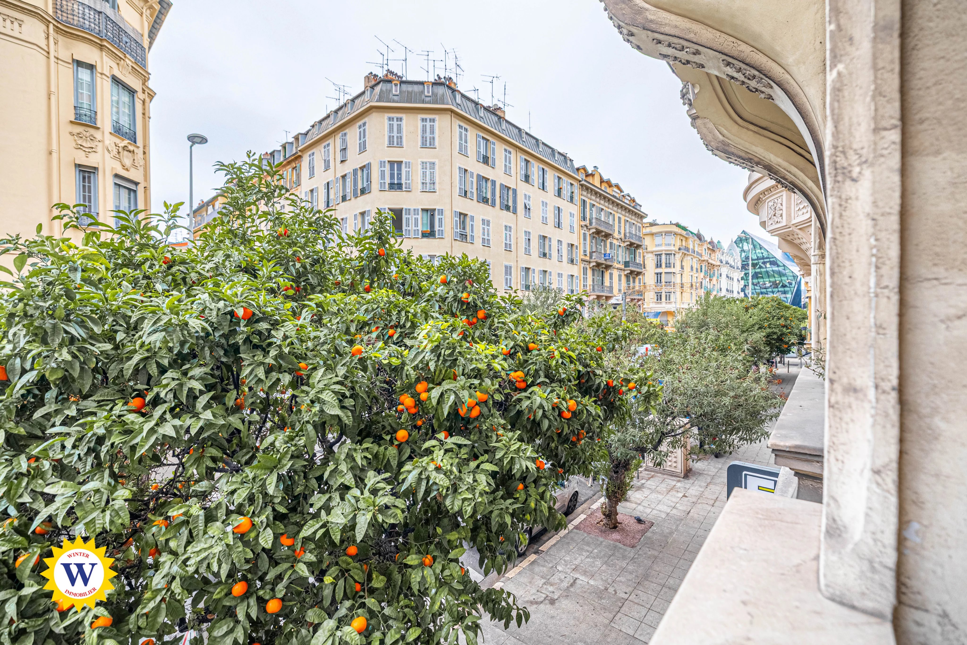 Appartement familial avec terrasse à rénover, proche gare et tram — photo 11
