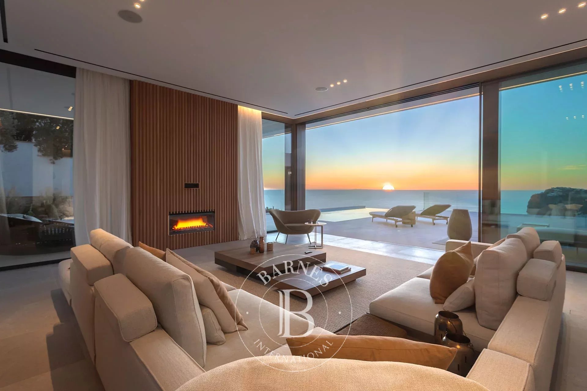 Splendide villa à Cala Llamp avec vue époustouflante sur la mer