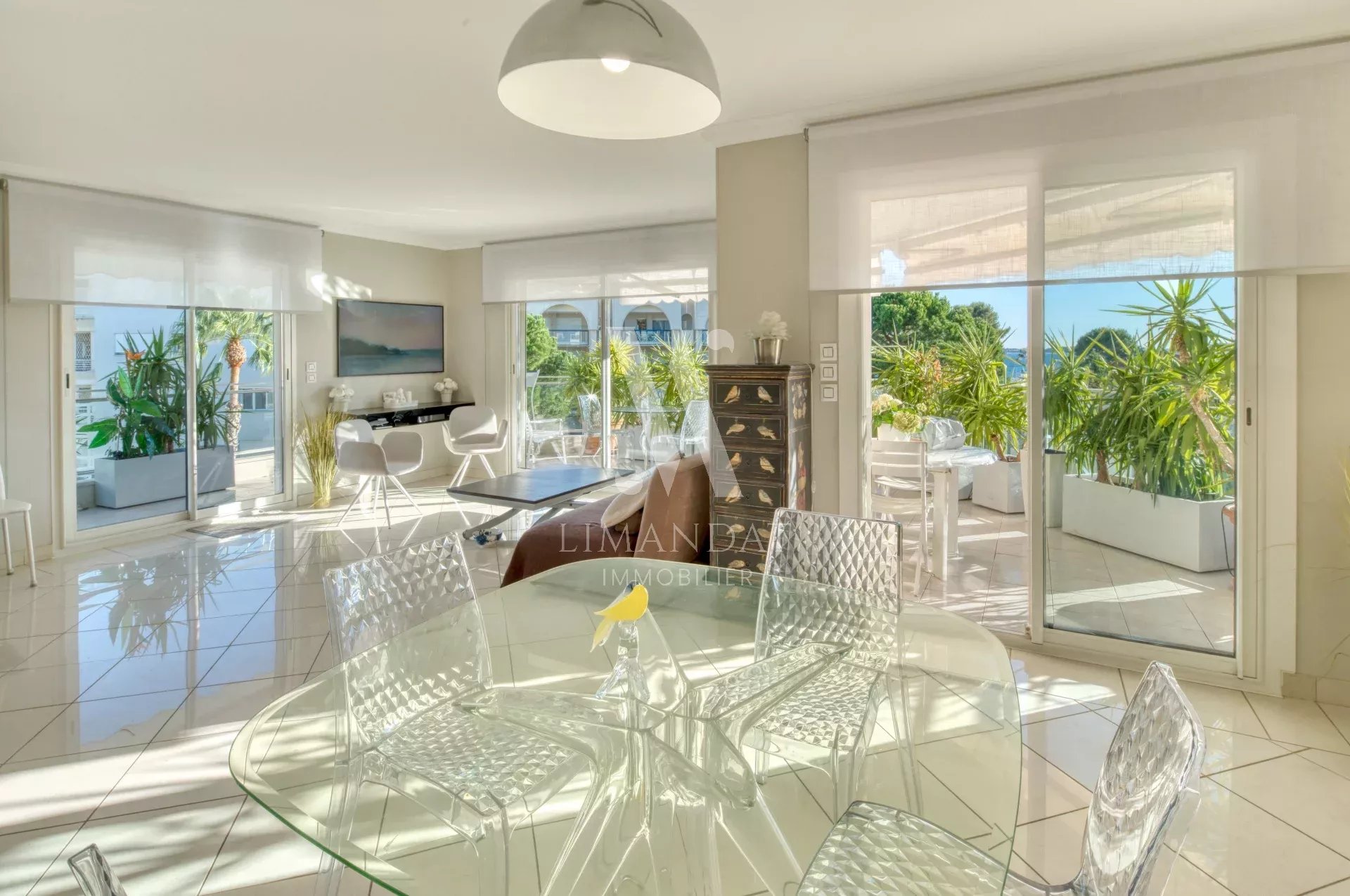 Cannes Palm Beach – Appartement 138 m2  avec terrasses et piscine