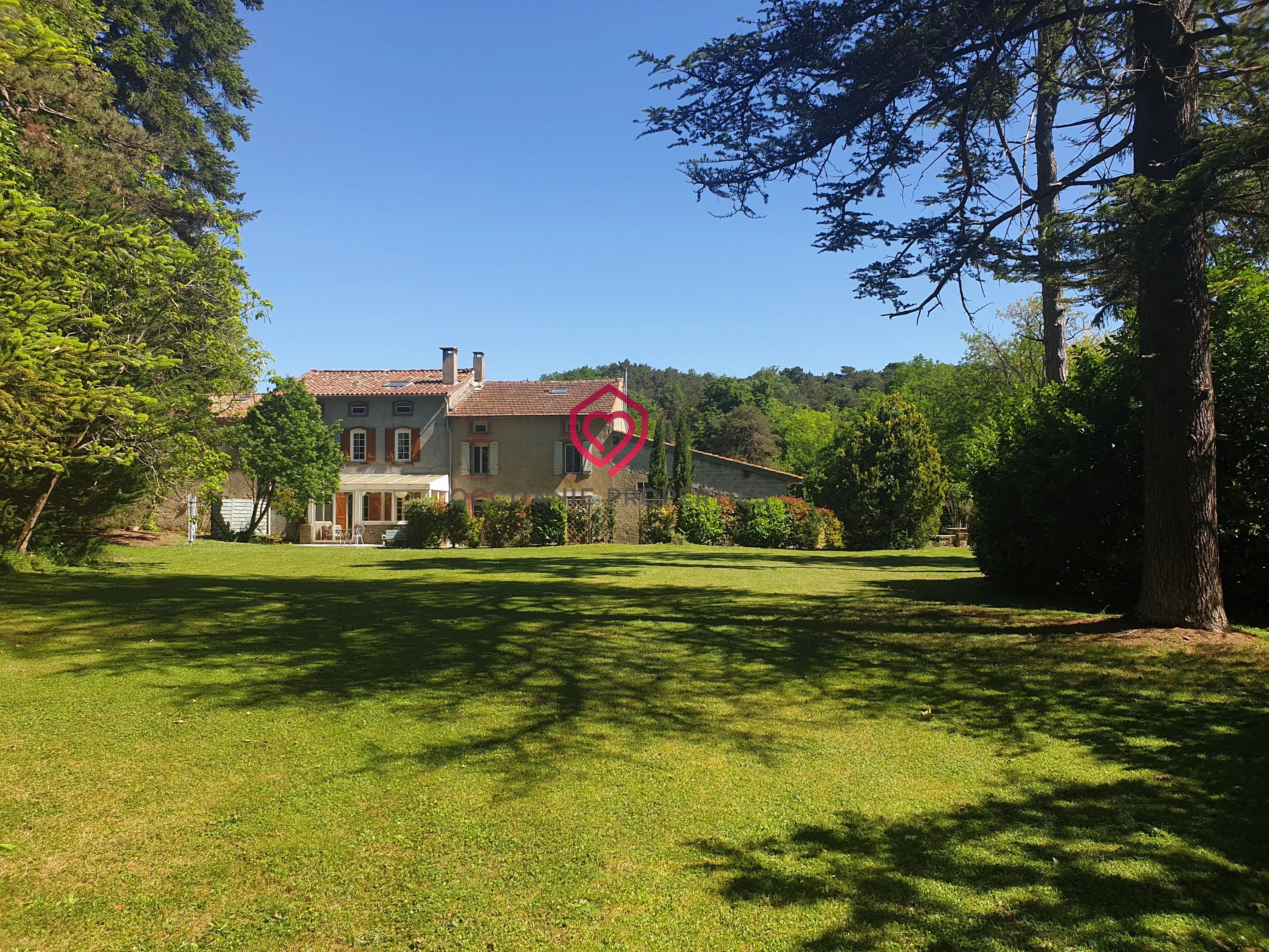 Magnifique maison de caractère avec gites et piscine sur 2.1ha
