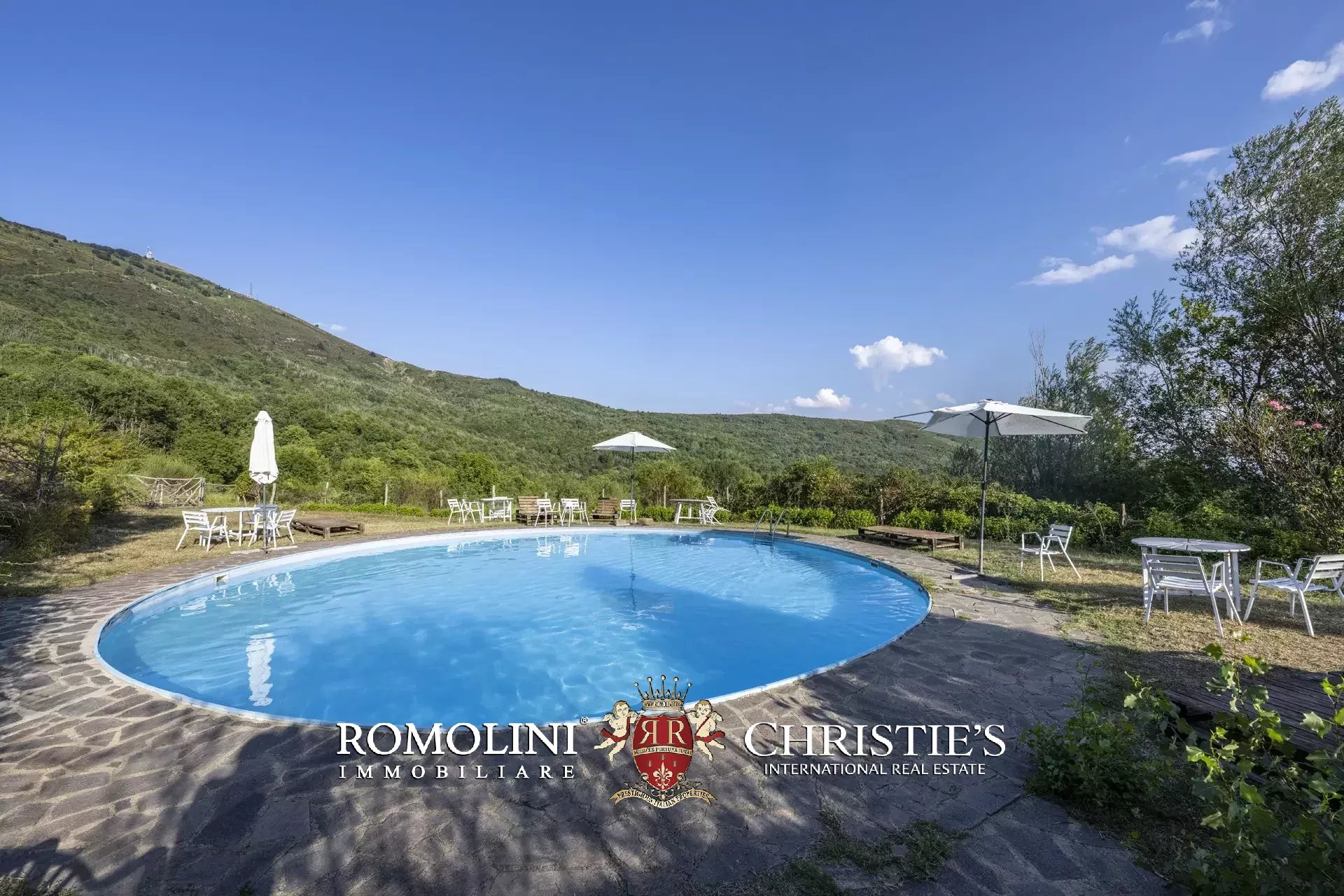 101-HA ESTATE WITH NATURAL SPRINGS FOR SALE BETWEEN AREZZO AND FLORENCE