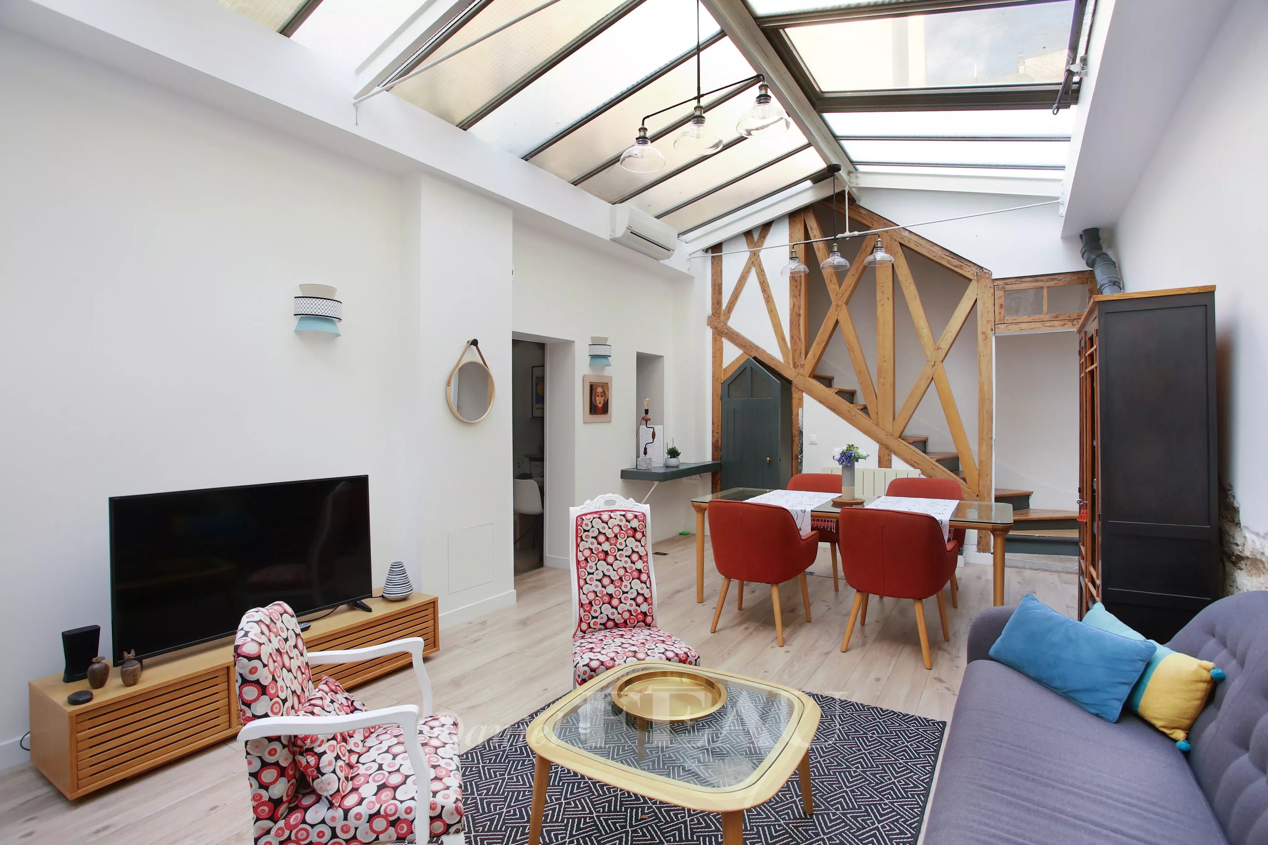 Paris 16th District – A renovated apartment in a private street