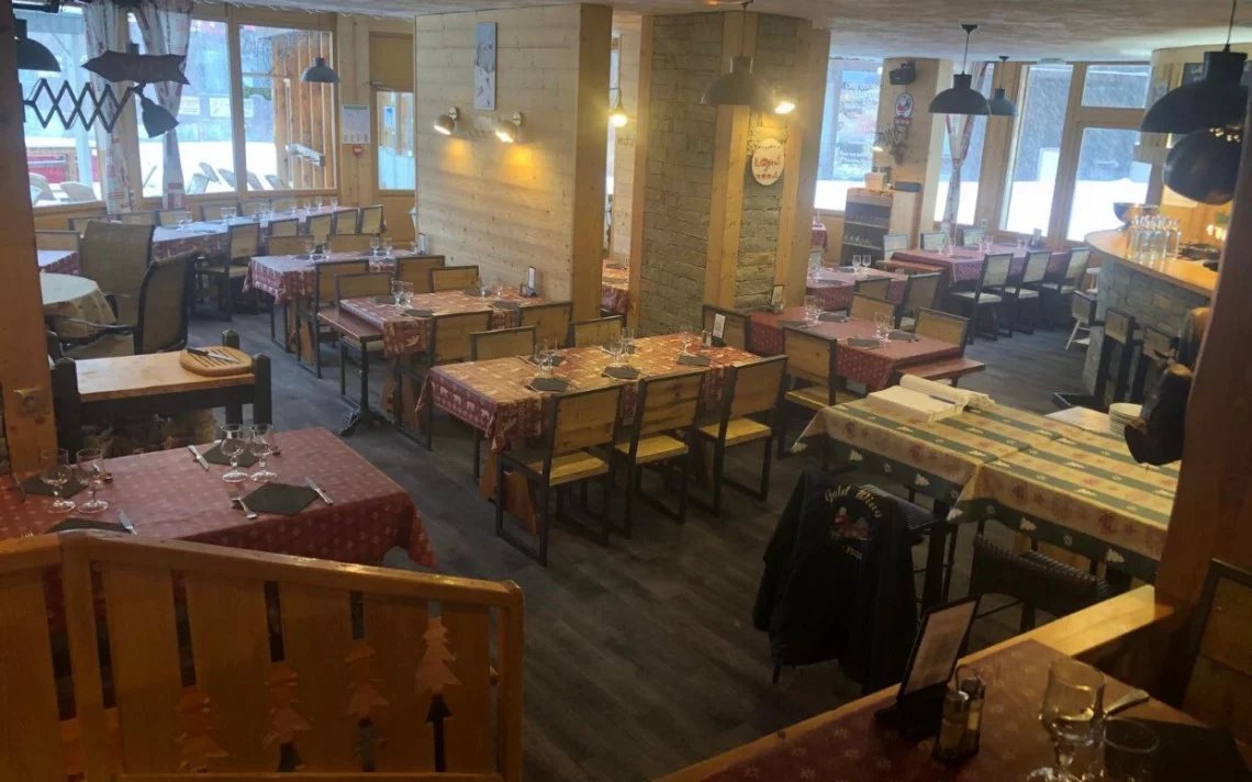 RESTAURANT FRONT DE NEIGE  STATION ALTITUDE — photo 7