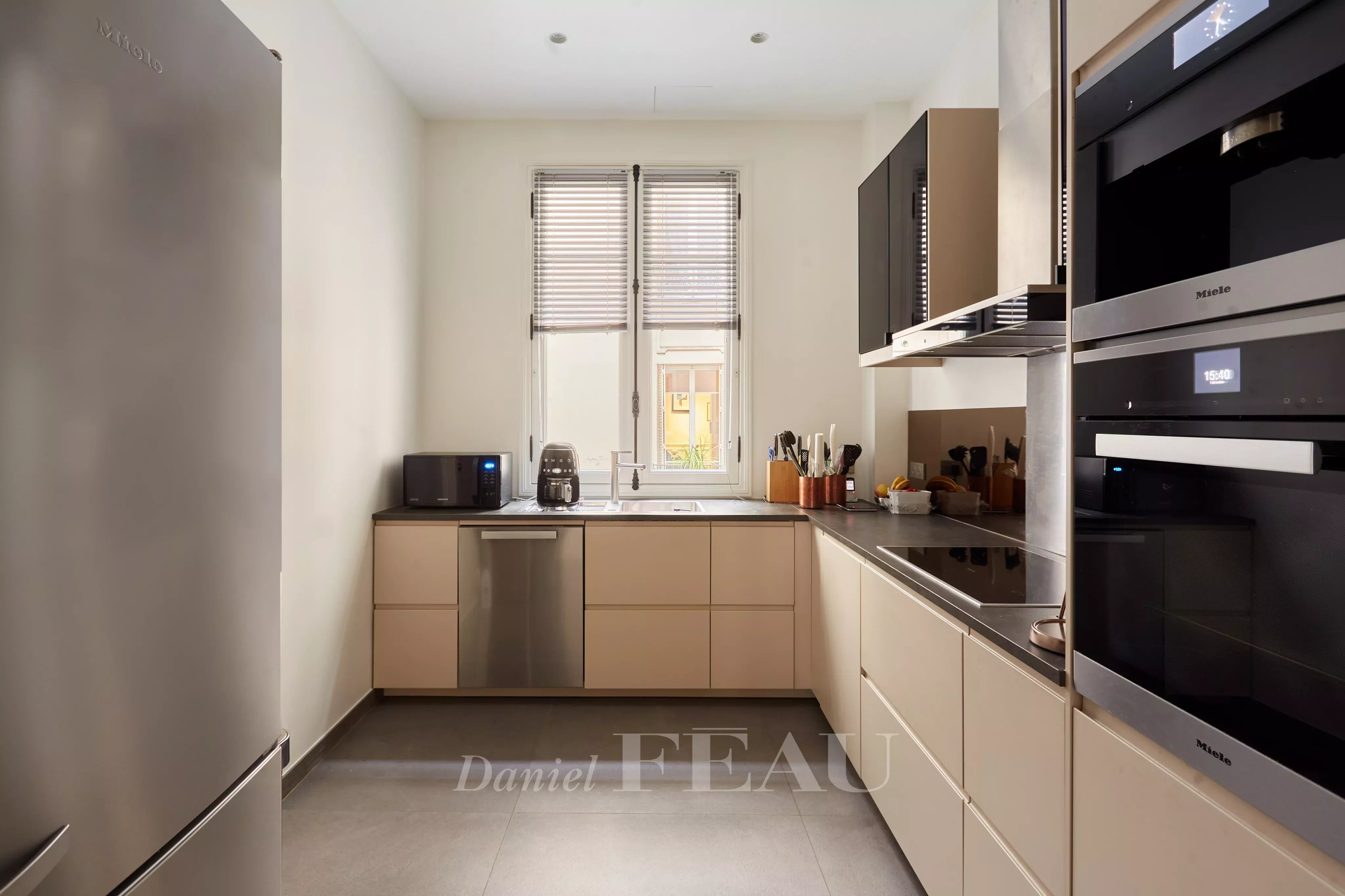 Sale Apartment Paris 16th