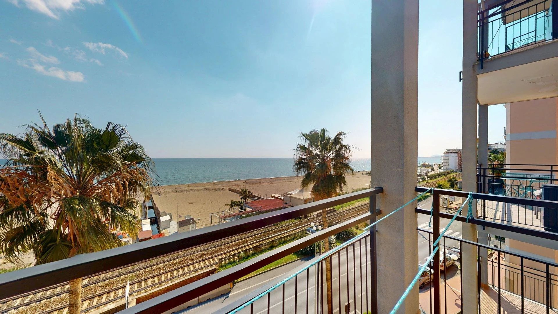 TRILOCALE CLIMATIZZATO FRONTE MARE - A020