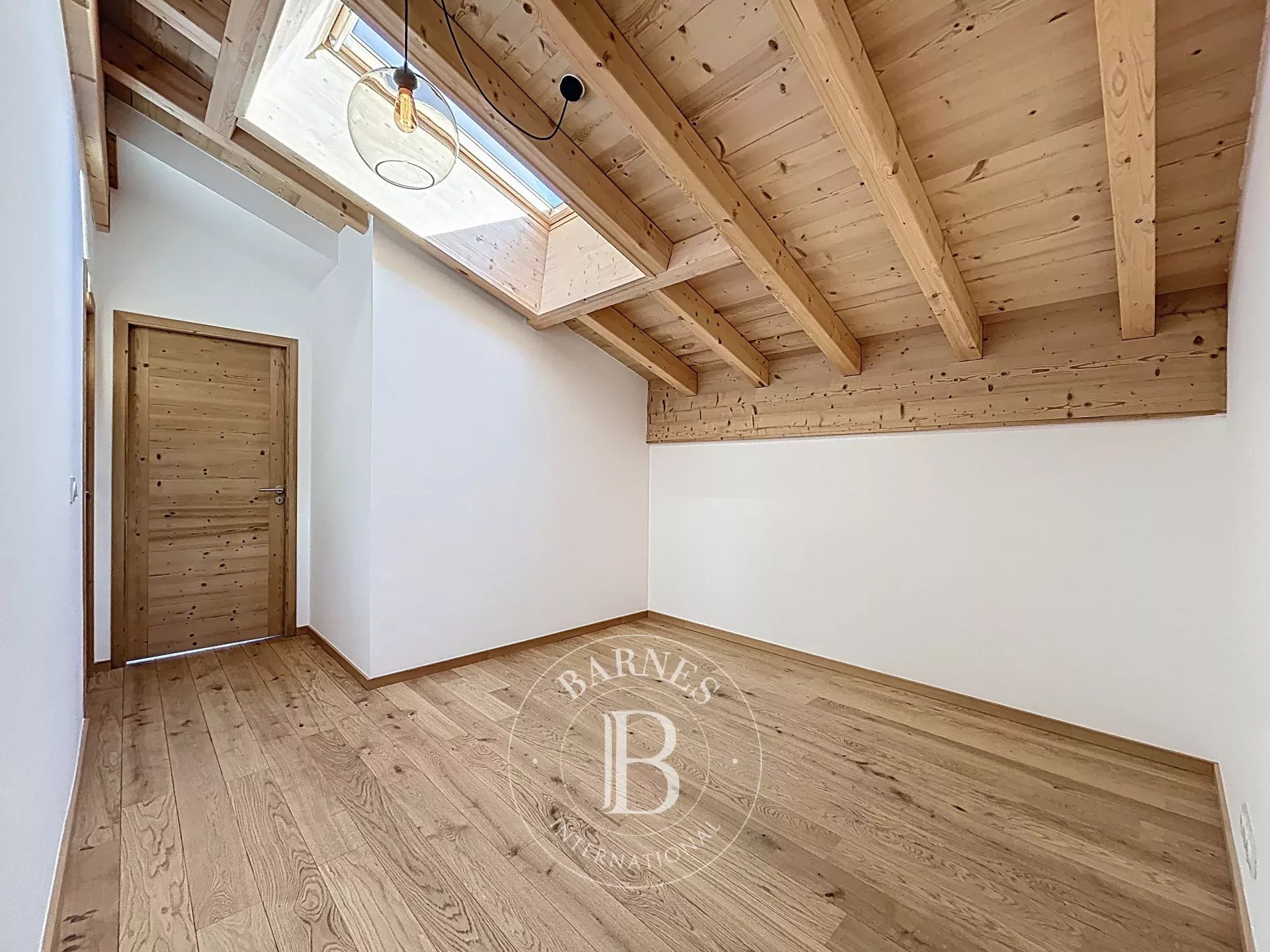 Photo of Les Gets – Spacious Family T6 Duplex – Direct Ski Access – Open Mountain Views