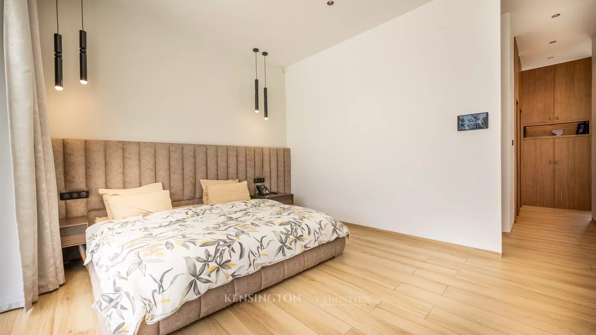 8 Bedroom Villa/Townhouse's Image 35