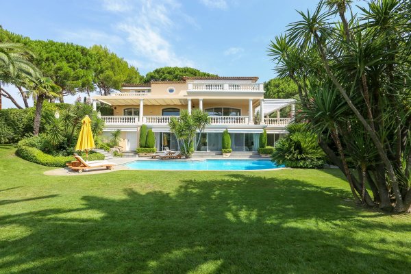 Luxury Villa Saint-Tropez: Legacy Estate Steps from Tahiti Beach — photo 1
