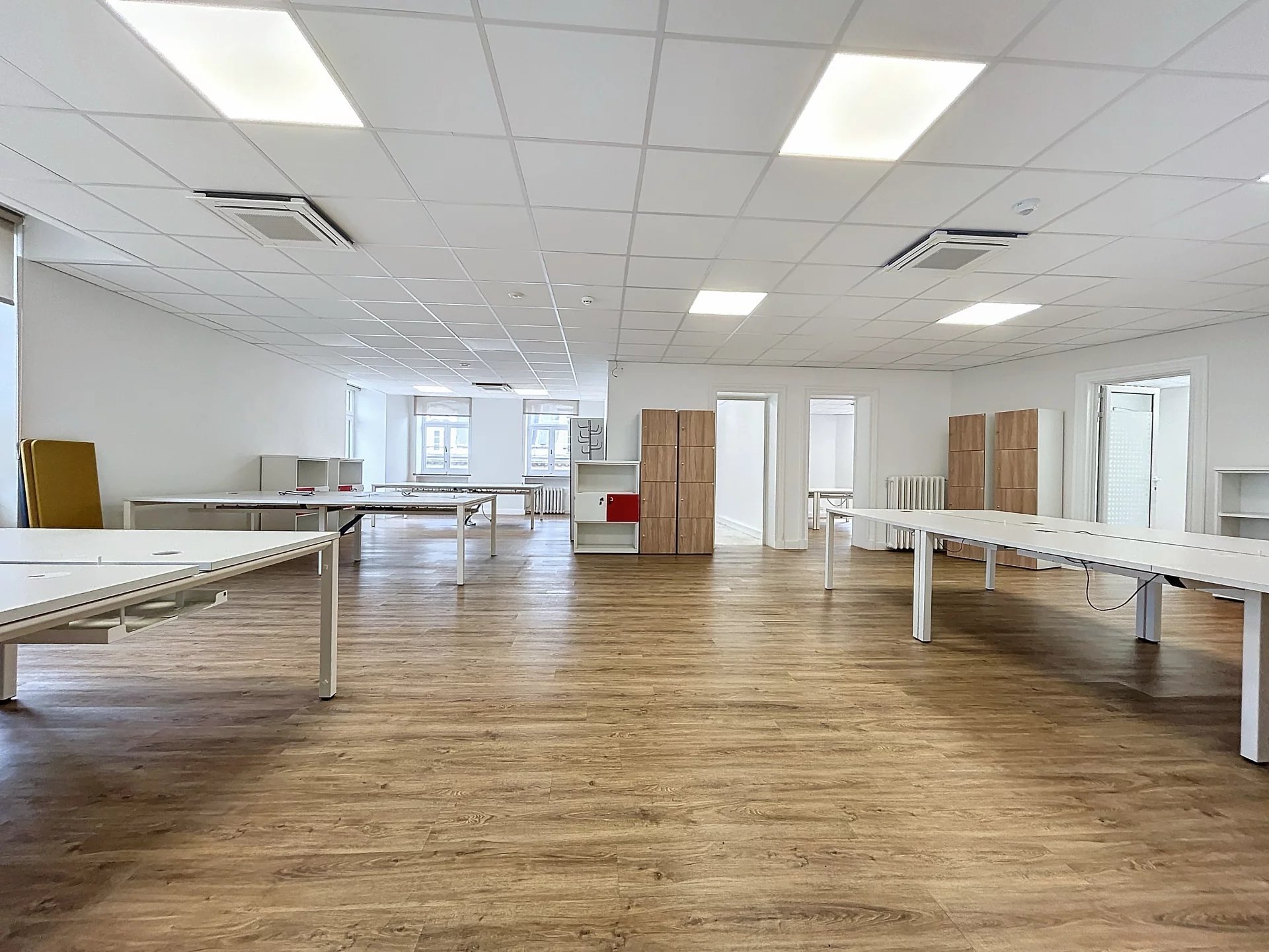 Ixelles - Vleurgat : Retail and office building 1100m2 + Car park