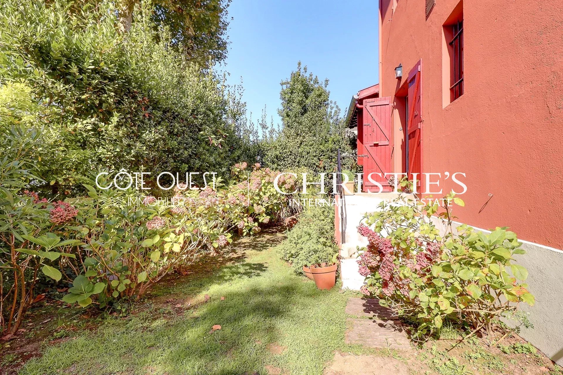 4 Bedroom Villa/Townhouse's Image 5
