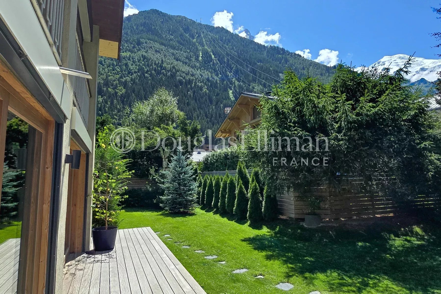 CHAMONIX – A 4-bedroom apartment in Chamonix centre - Picture n°3