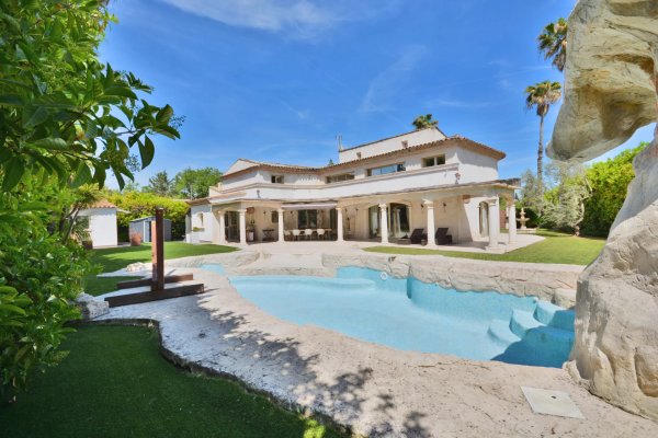 Provençal Villa for sale in Valbonne with master space — photo 6