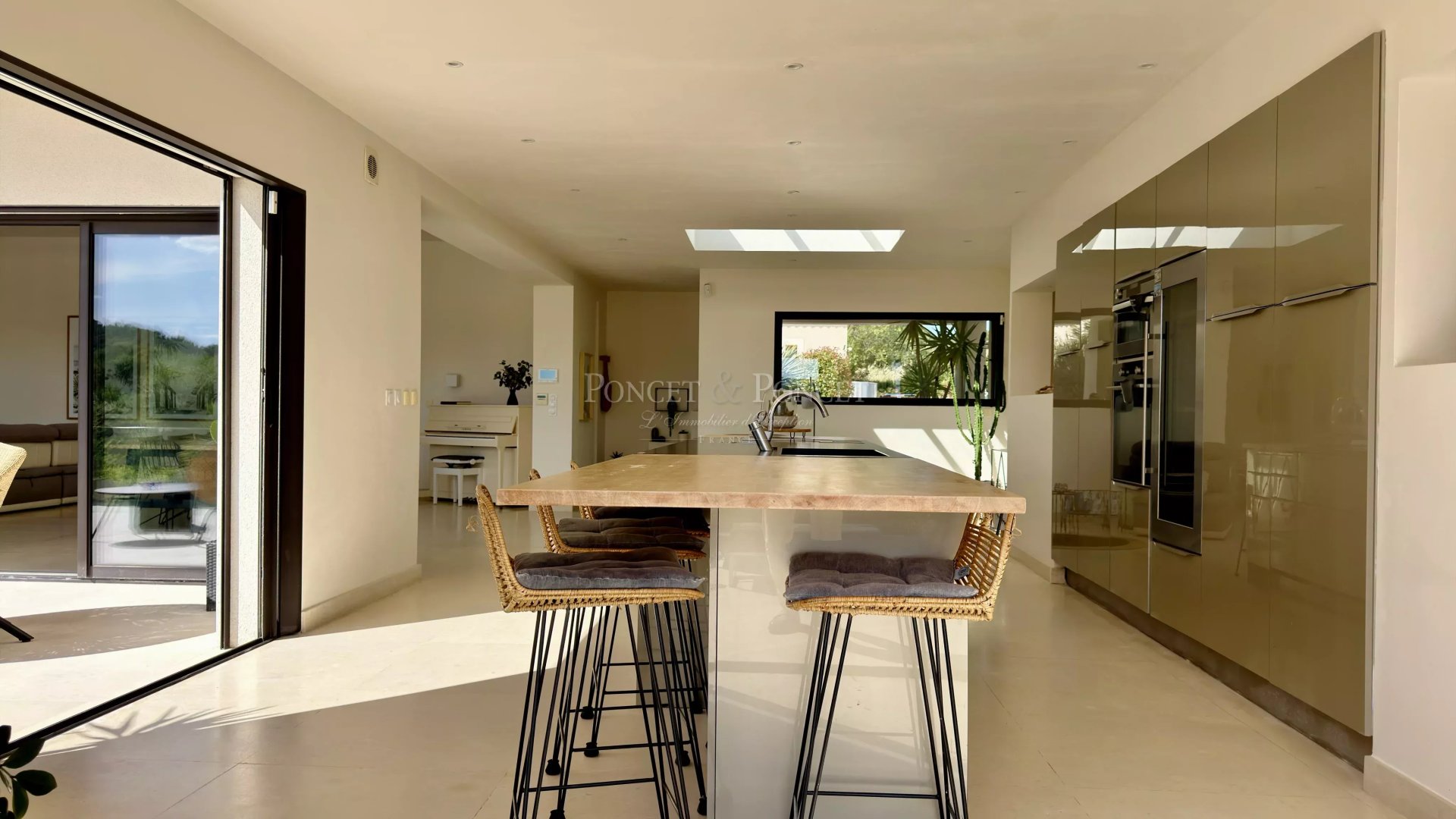 5 Bedroom Villa/Townhouse's Image 9