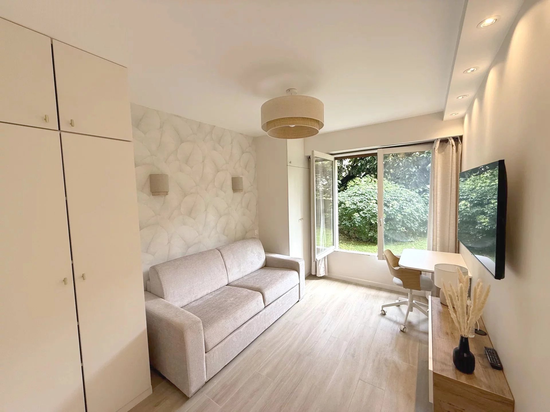 SUPERBE STUDIO MEUBLÉ REFAIT A NEUF