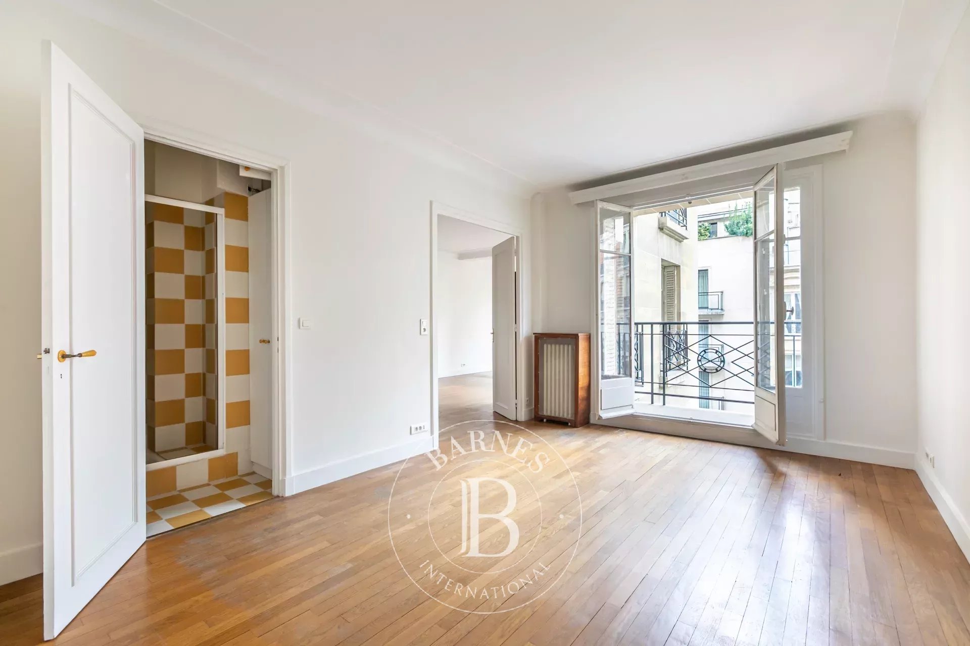 Exclusive - Paris 16 - Rue de la Tour - 2 bedrooms - Plenty of natural light - picture 5