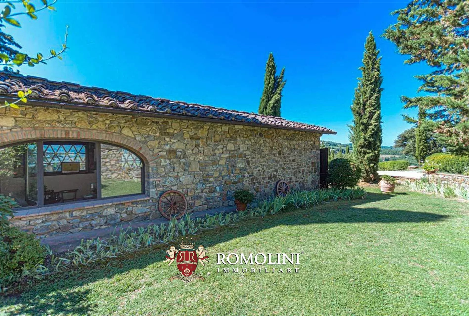 9 Bedroom Vineyard's Image 11