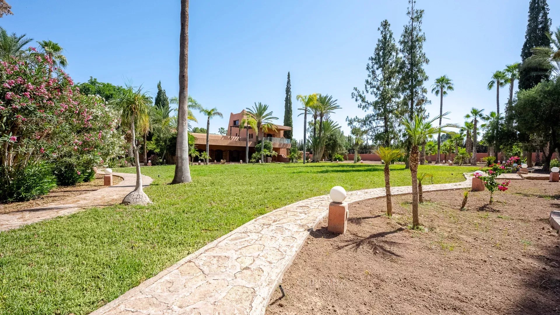 4 Bedroom Villa/Townhouse's Image 3